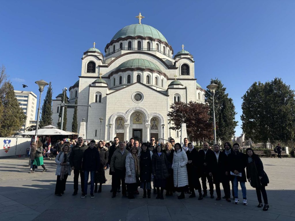 Испред храма Светог Саве на Врачару